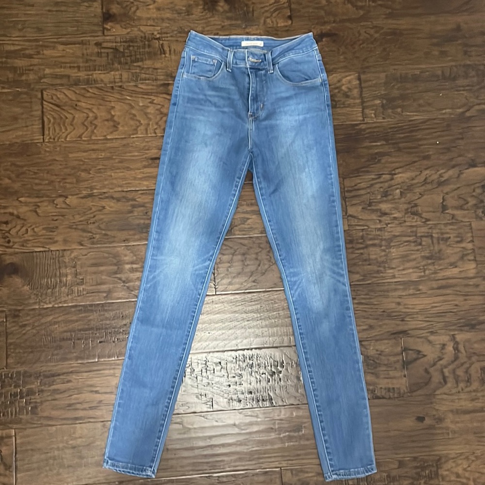 Levis High Rise Skinny Jean | Size: 26